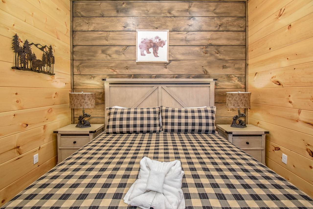 Lower-level king bedroom with private en-suite bath (5) Lower-level king bedroom with private en-suite bath (5)
