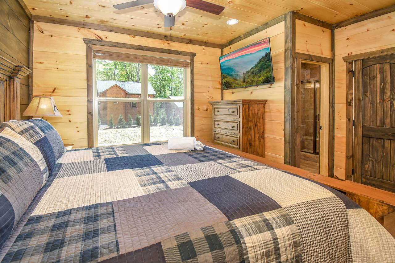 King bedroom with private en-suite bath on entry-level King bedroom with private en-suite bath on entry-level