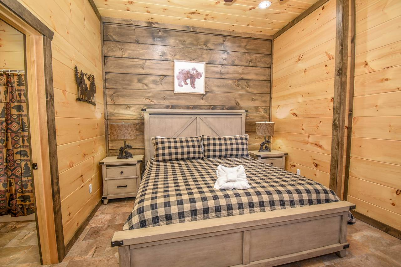 Lower-level king bedroom with private en-suite bath (5) Lower-level king bedroom with private en-suite bath (5)