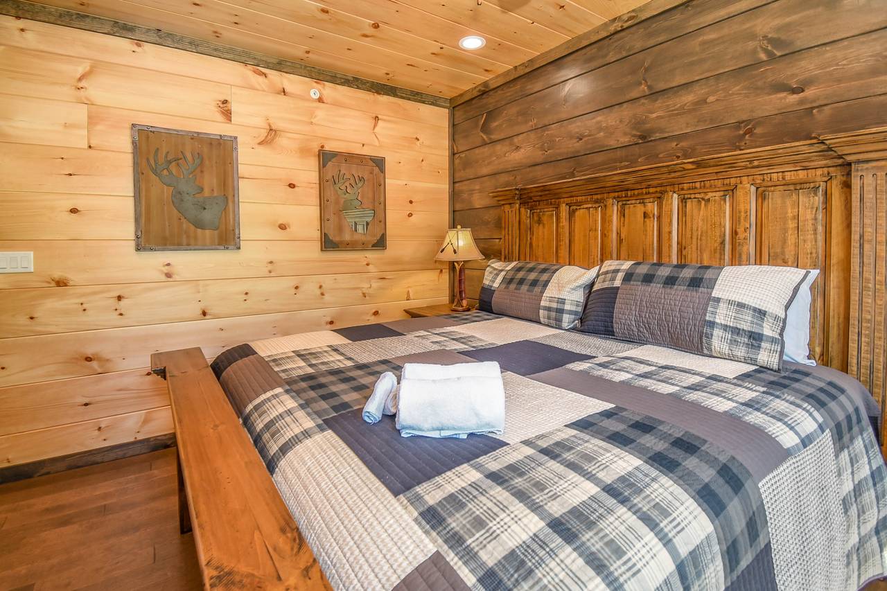 King bedroom with private en-suite bath on entry-level (1) King bedroom with private en-suite bath on entry-level (1)