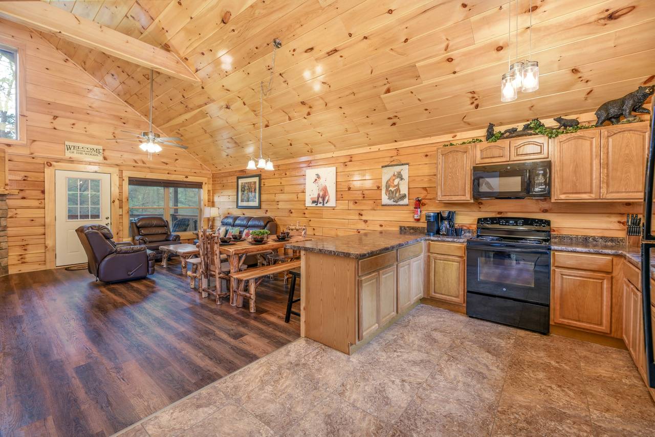 Fully equipped kitchen w/ stainless appliances Fully equipped kitchen w/ stainless appliances