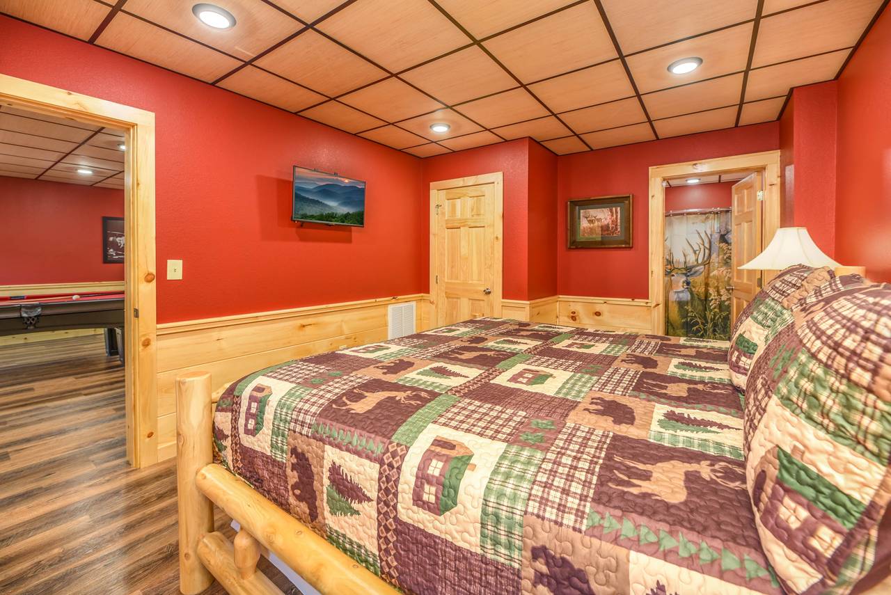 Lower level king bedroom w/ ensuite bathroom Lower level king bedroom w/ ensuite bathroom