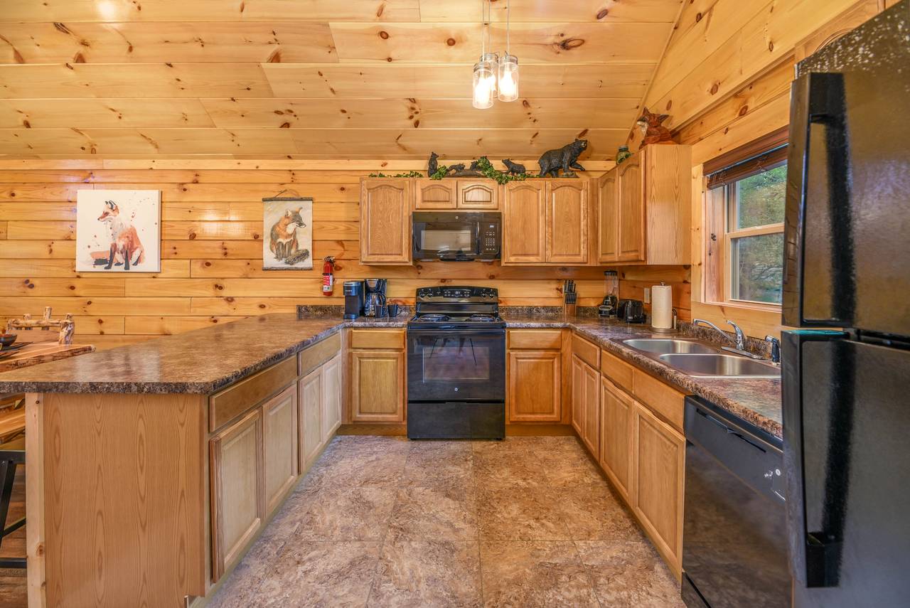 Fully equipped kitchen w/ stainless appliances Fully equipped kitchen w/ stainless appliances
