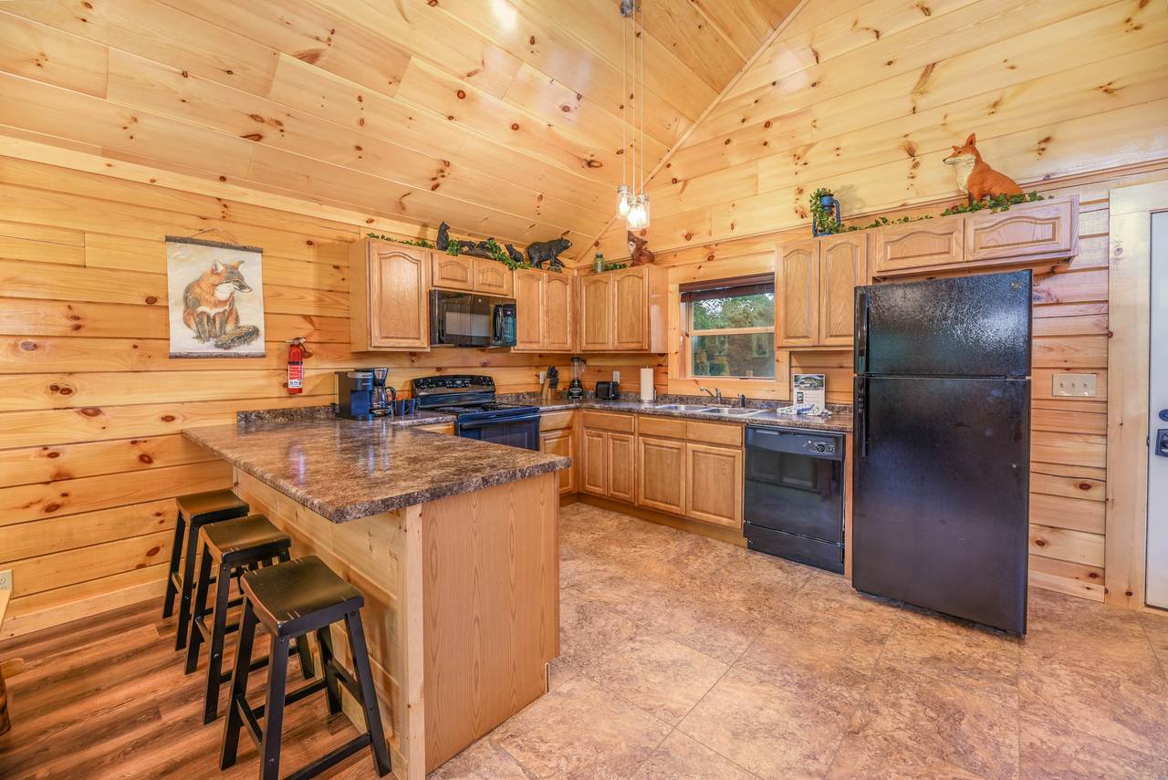 Ample counter space & bar seating for easy meals Ample counter space & bar seating for easy meals