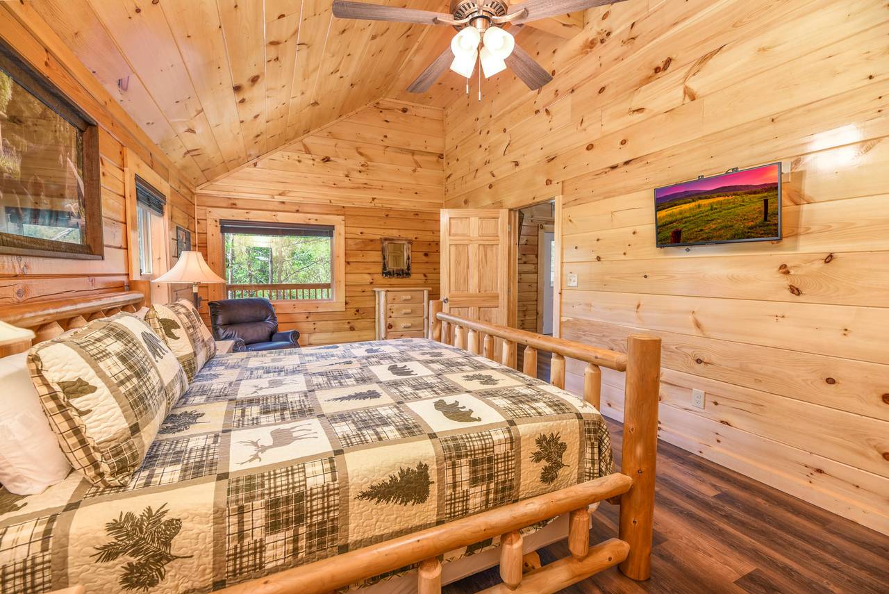 Main level king bedroom w/ desk & ensuite bath Main level king bedroom w/ desk & ensuite bath