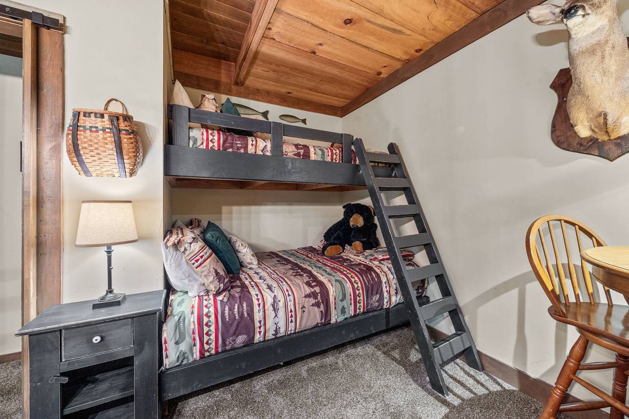 Lower level bunk bed Lower level bunk bed