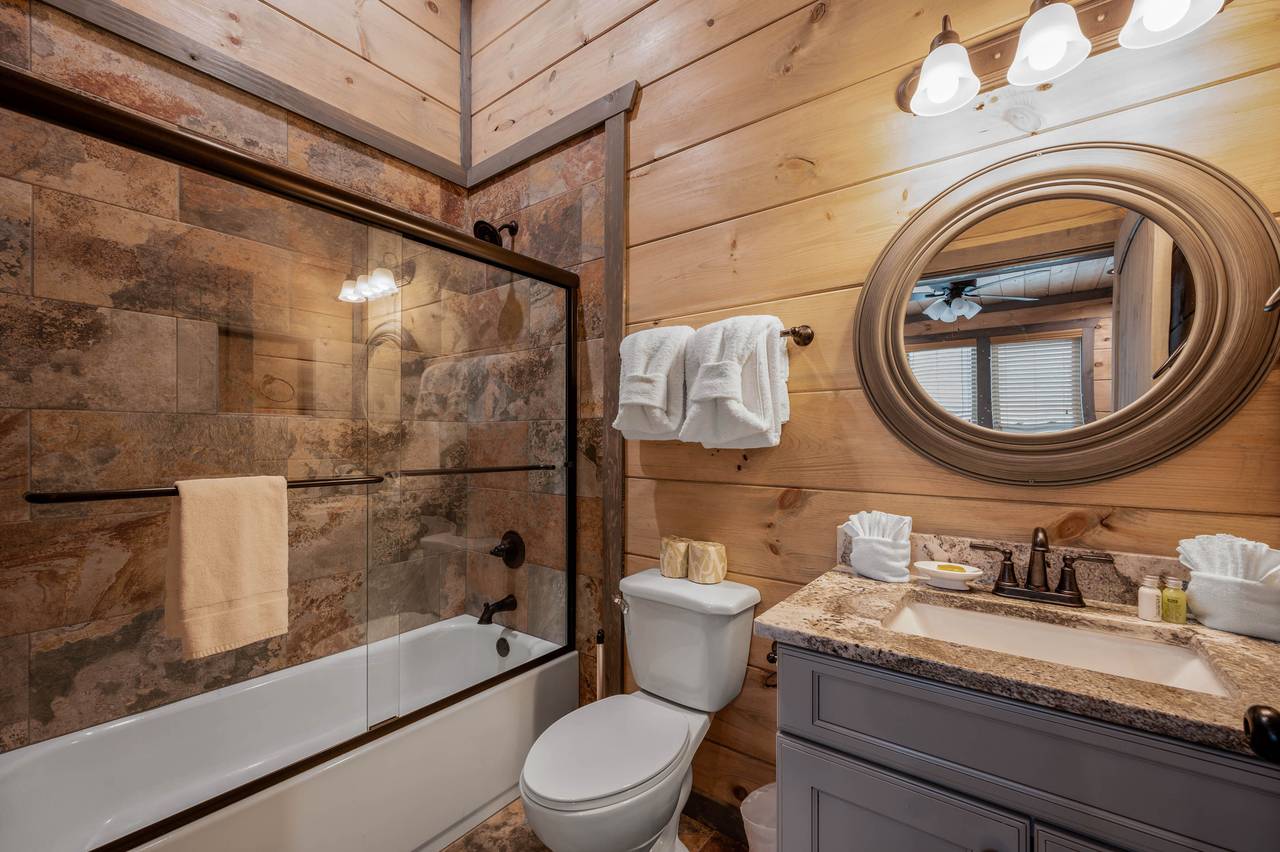 Full Bath with Tub/Shower Combo Full Bath with Tub/Shower Combo