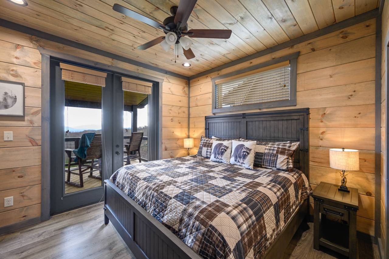 King Bedroom with Views King Bedroom with Views