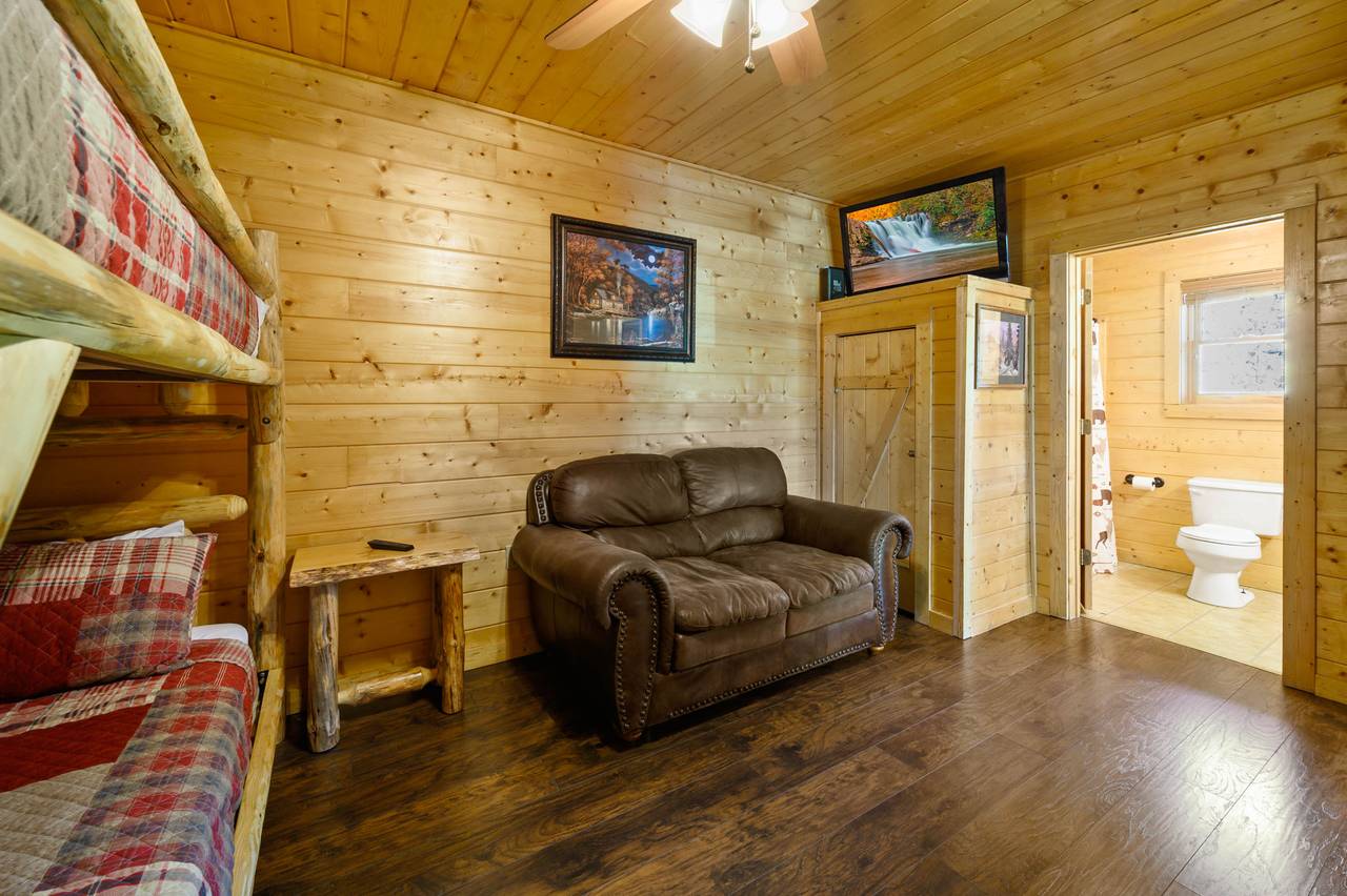 Lower level queen over queen Bunk Room w/Full Bathroom Lower level queen over queen Bunk Room w/Full Bathroom