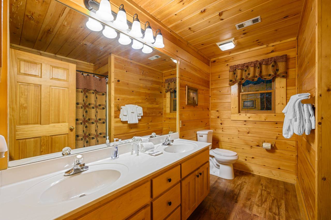 Full Bathroom Full Bathroom