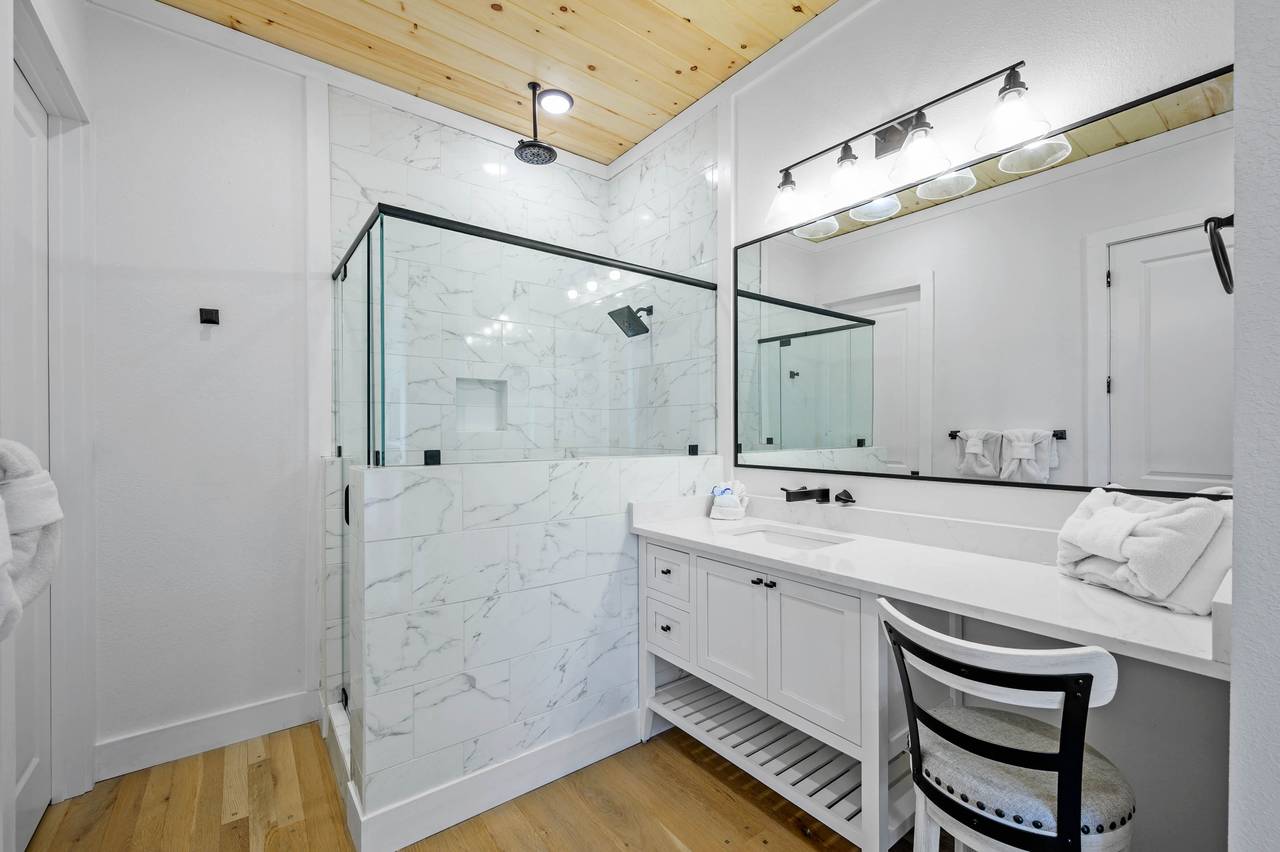 Full Bath Full Bath