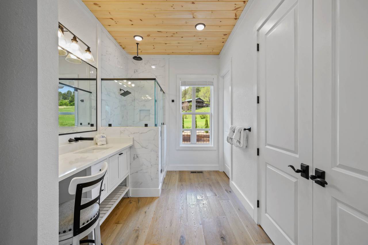 Full Bathroom Full Bathroom