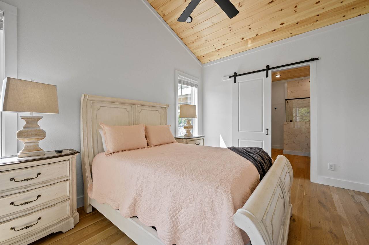 King Bedroom with Full Bath King Bedroom with Full Bath