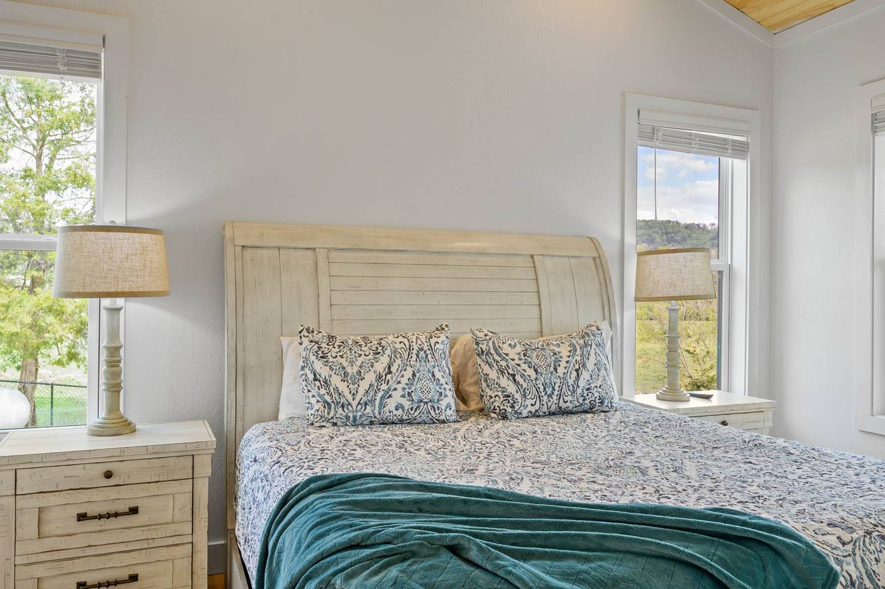 King Bed King Bed