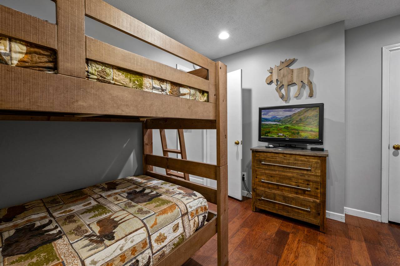 Bed 2: Upper level, 2 twin bunk beds, and TV Bed 2: Upper level, 2 twin bunk beds, and TV