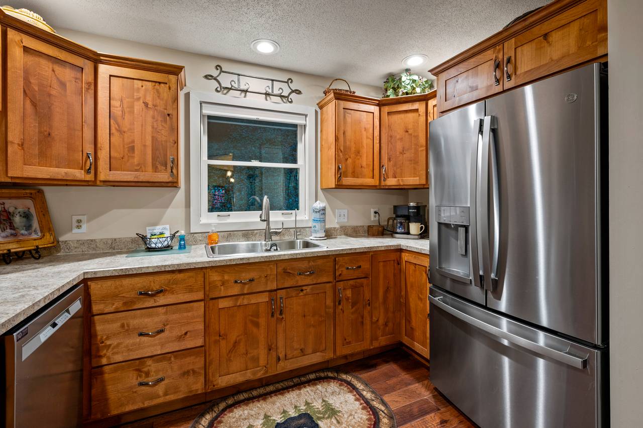 Fully equipped kitchen: cook/bake/dinner/silver-ware provided Fully equipped kitchen: cook/bake/dinner/silver-ware provided