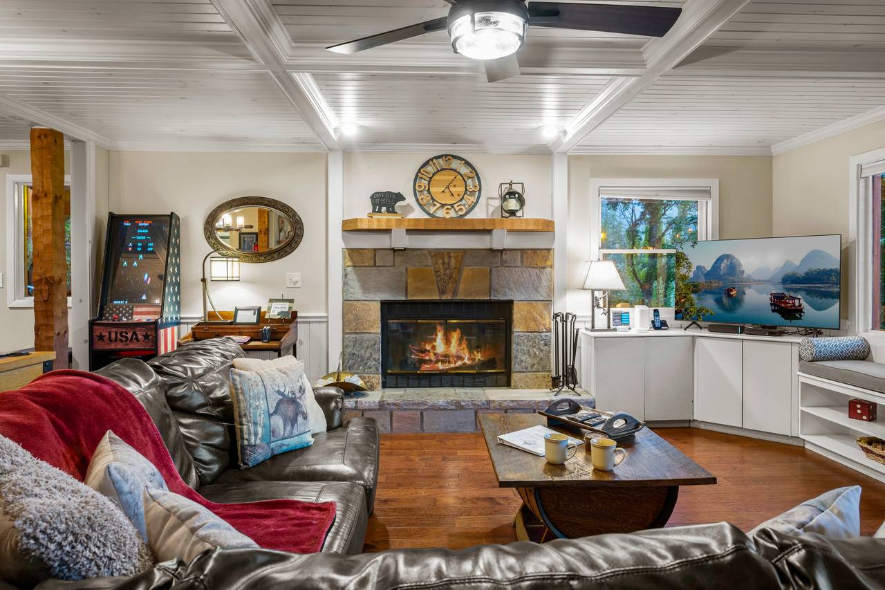 Living room with TV, fireplace, and comfy seating! Living room with TV, fireplace, and comfy seating!