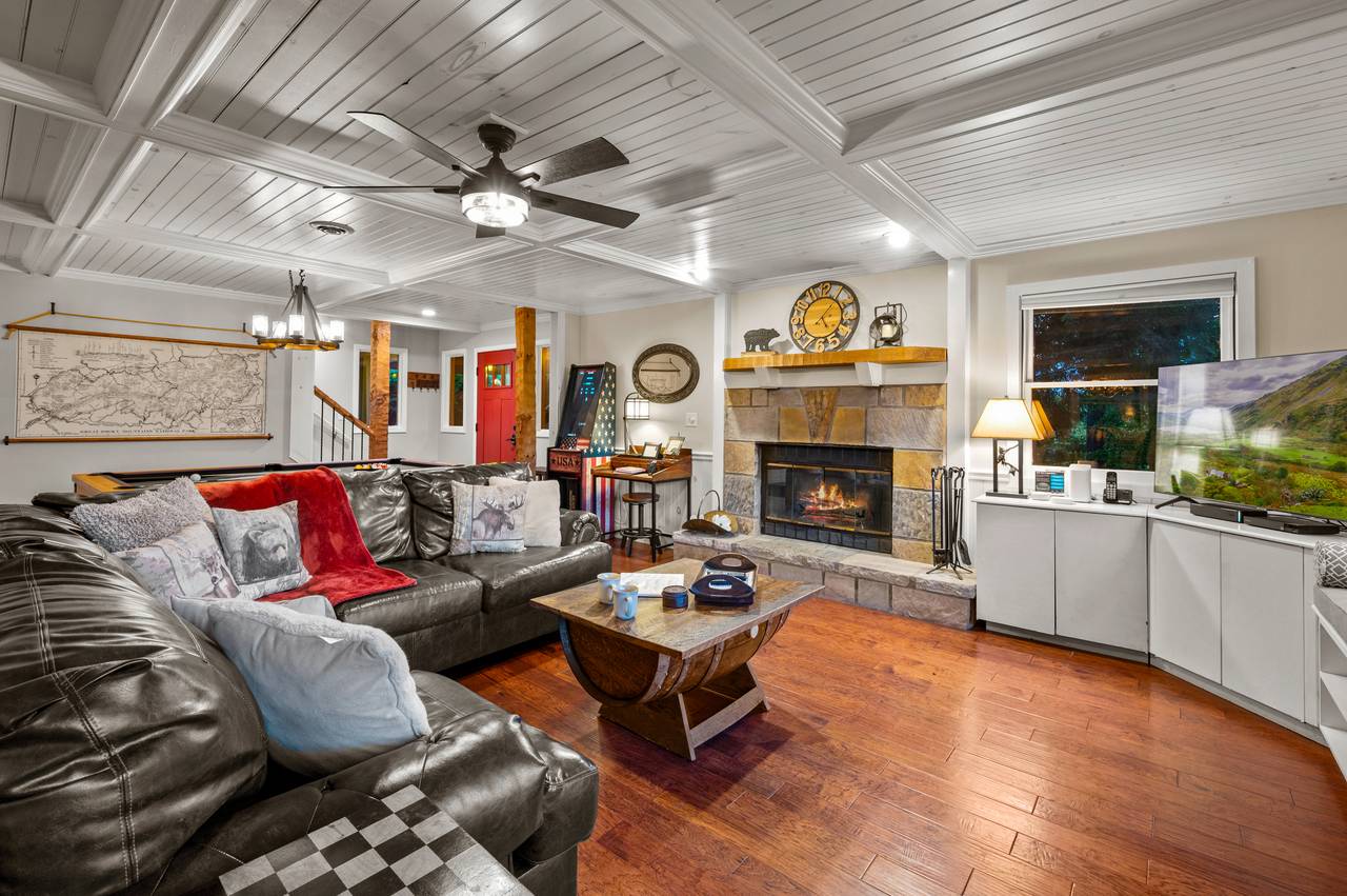 Living room with TV, fireplace, and comfy seating! Living room with TV, fireplace, and comfy seating!