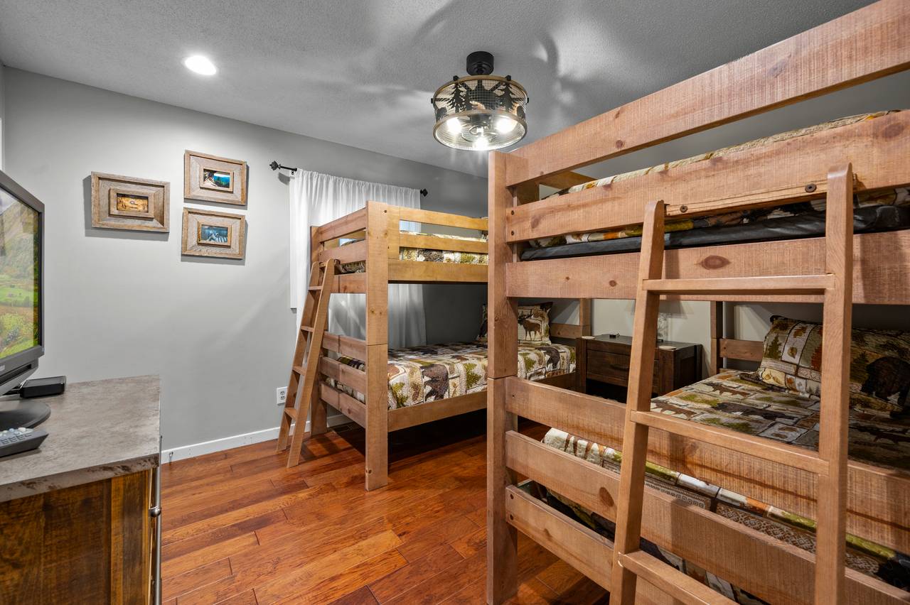 Bed 2: Upper level, 2 twin bunk beds, and TV Bed 2: Upper level, 2 twin bunk beds, and TV