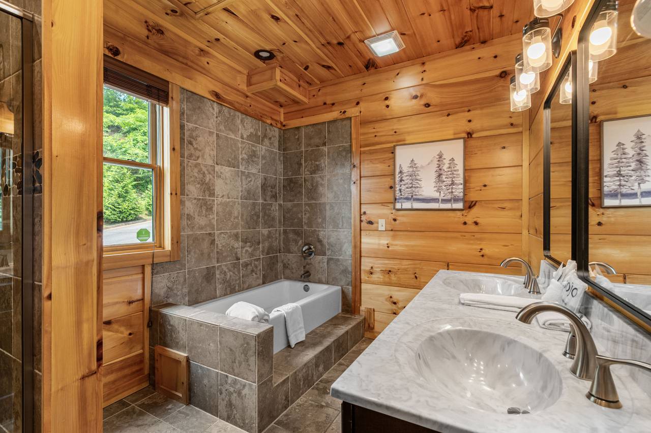 Ensuite bath with jetted tub & walk-in shower Ensuite bath with jetted tub & walk-in shower