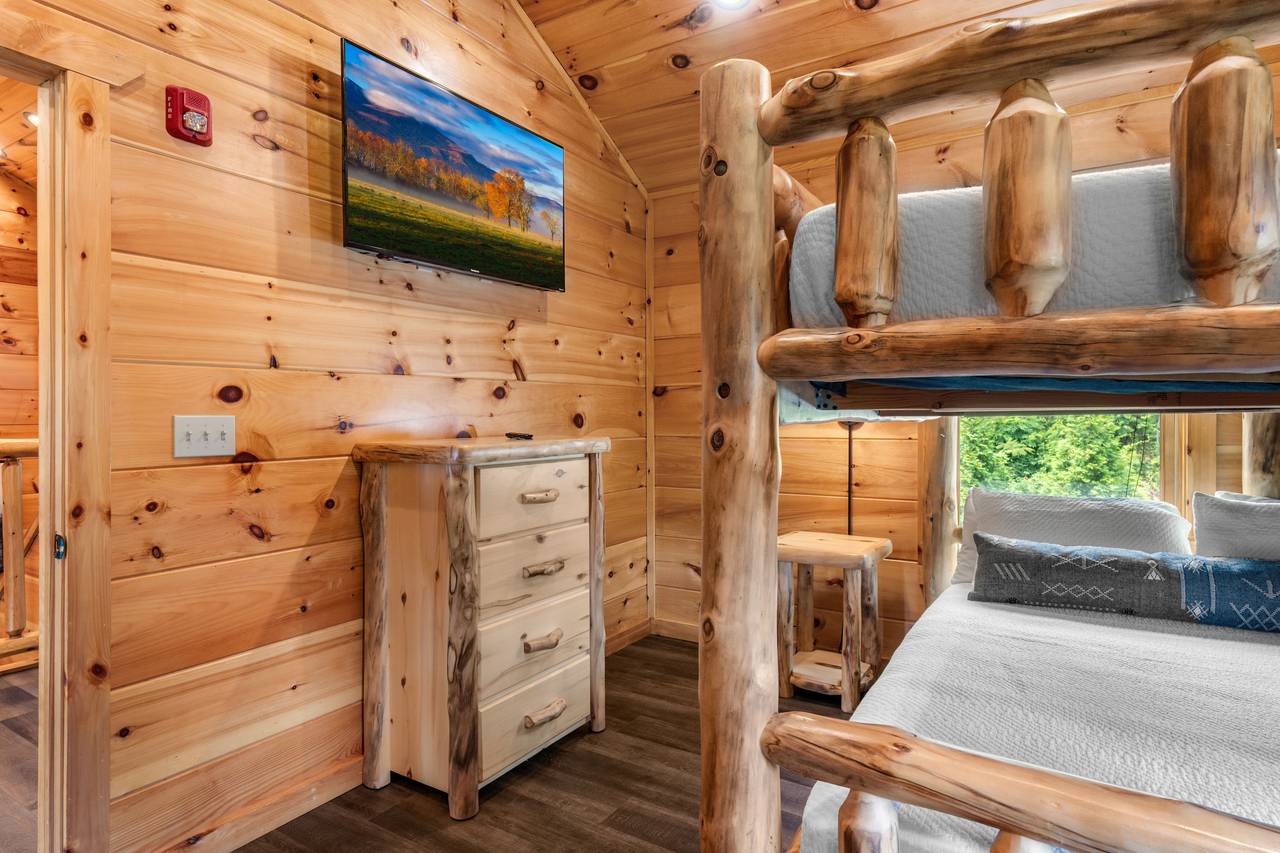 Queen bunk bedroom with attached Jack-n-Jill bath Queen bunk bedroom with attached Jack-n-Jill bath