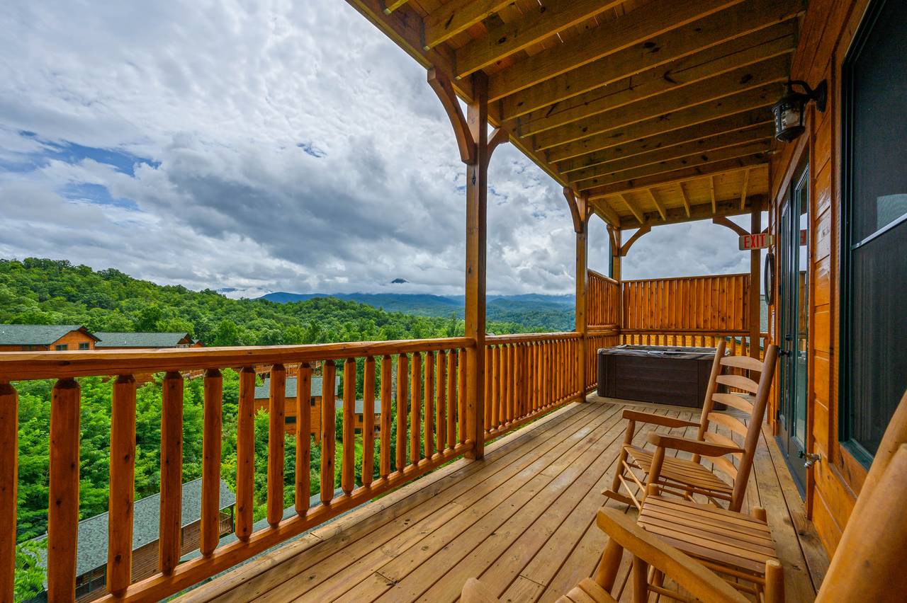 Soak in mountain views from multiple outdoor sitting areas Soak in mountain views from multiple outdoor sitting areas