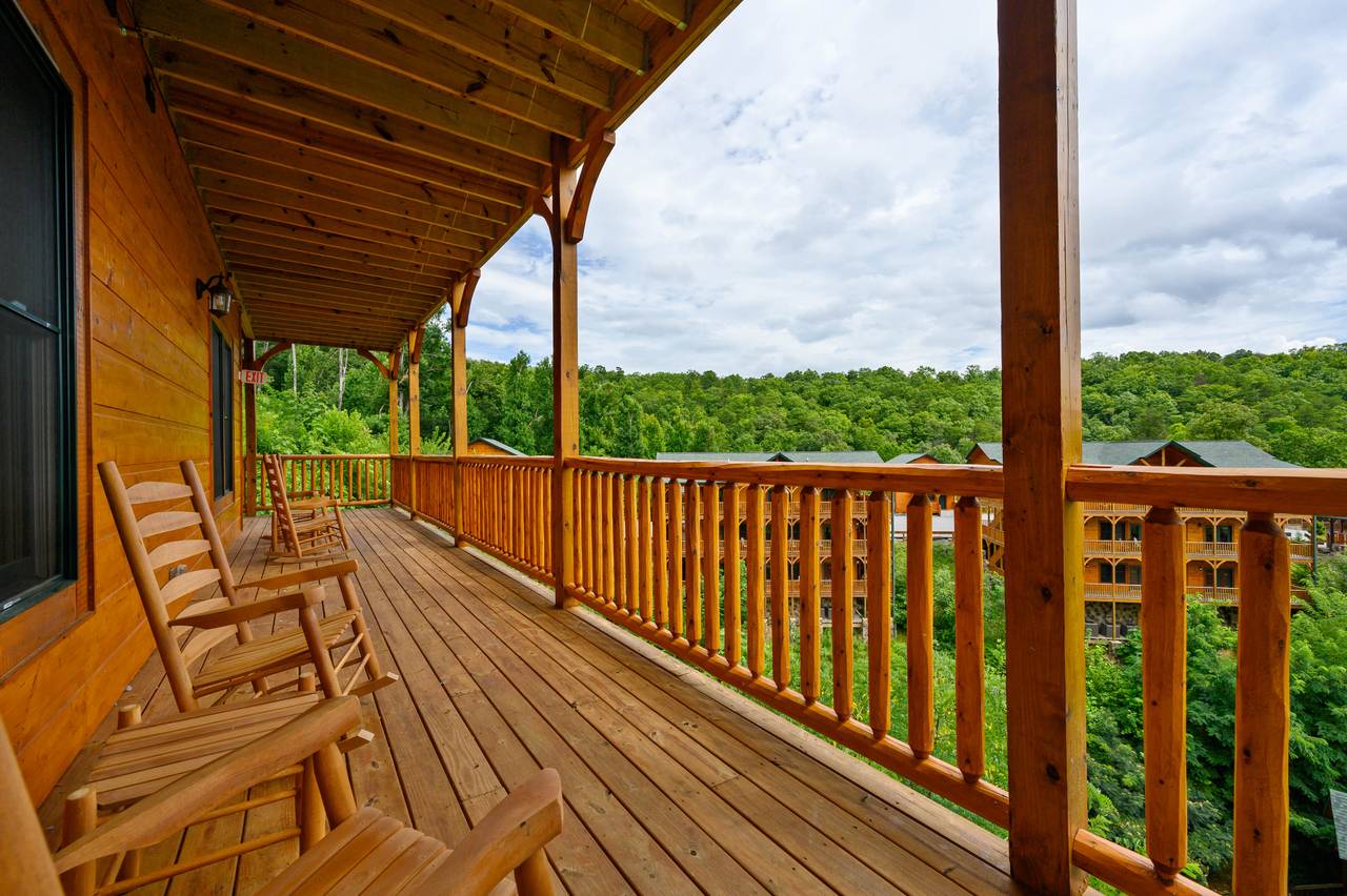 Soak in mountain views from multiple outdoor sitting areas Soak in mountain views from multiple outdoor sitting areas