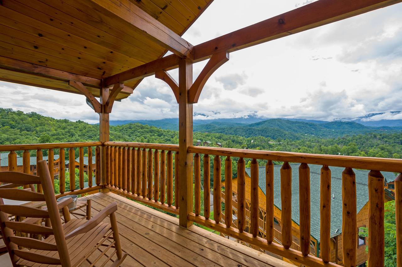 Soak in mountain views from multiple outdoor sitting areas Soak in mountain views from multiple outdoor sitting areas