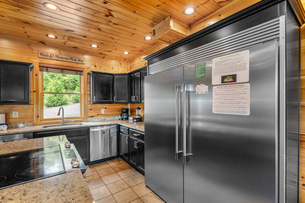 Fully equipped kitchen with stainless appliances Fully equipped kitchen with stainless appliances