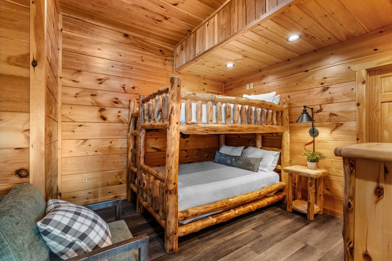 Lower level queen bunk bedroom with jack-n-jill bath Lower level queen bunk bedroom with jack-n-jill bath