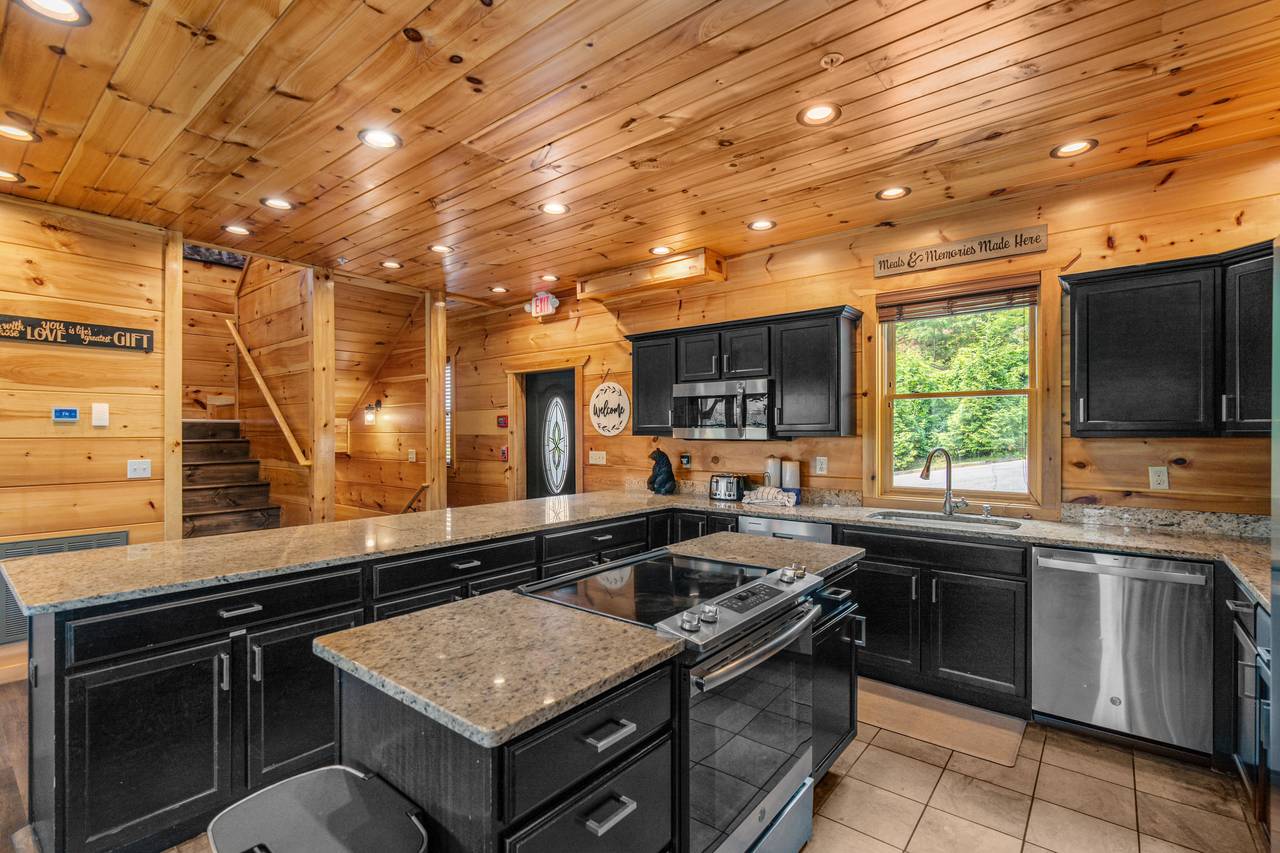Fully equipped kitchen with stainless appliances Fully equipped kitchen with stainless appliances