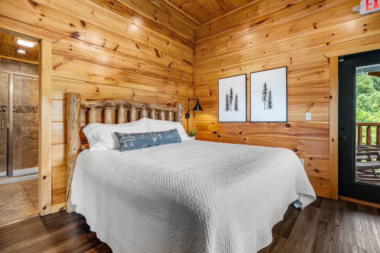 King bedroom upstairs with HDTV & private bath King bedroom upstairs with HDTV & private bath