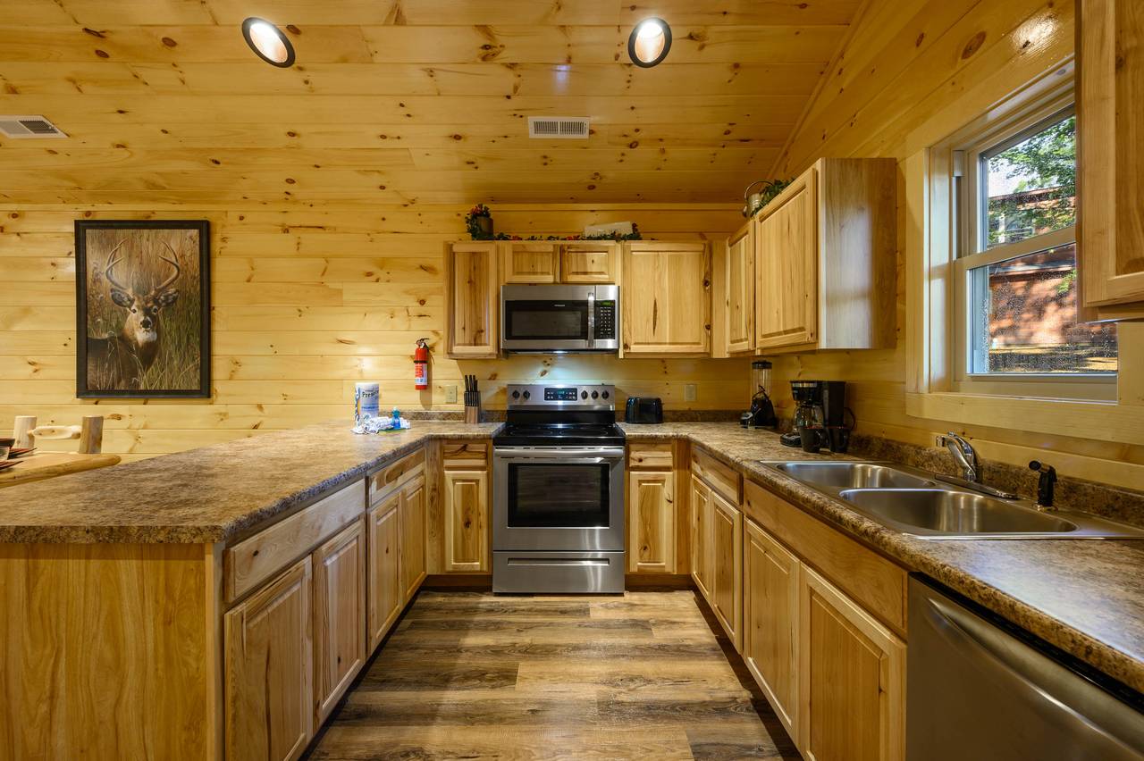 Fully equipped kitchen: Cook/Bake/Dinner/Silver-ware Fully equipped kitchen: Cook/Bake/Dinner/Silver-ware