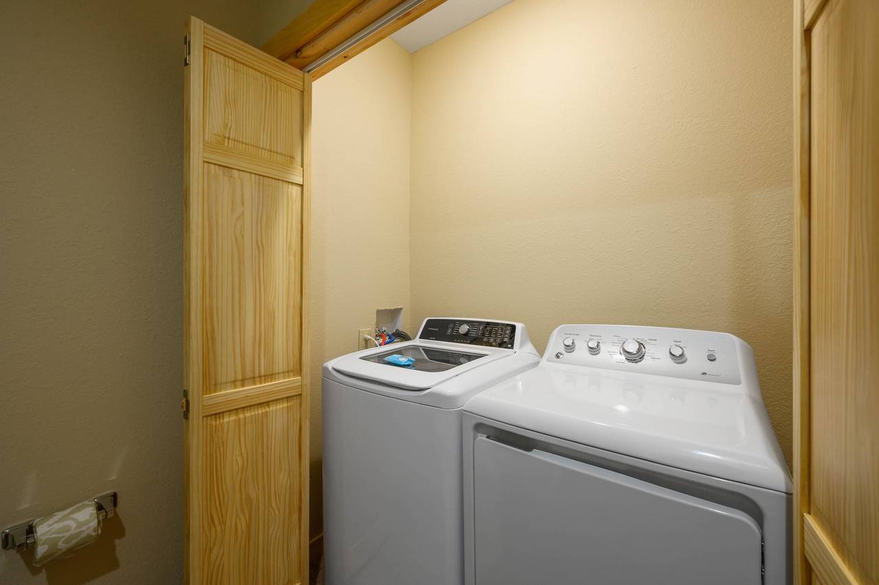 Full size washing machine and dryer Full size washing machine and dryer