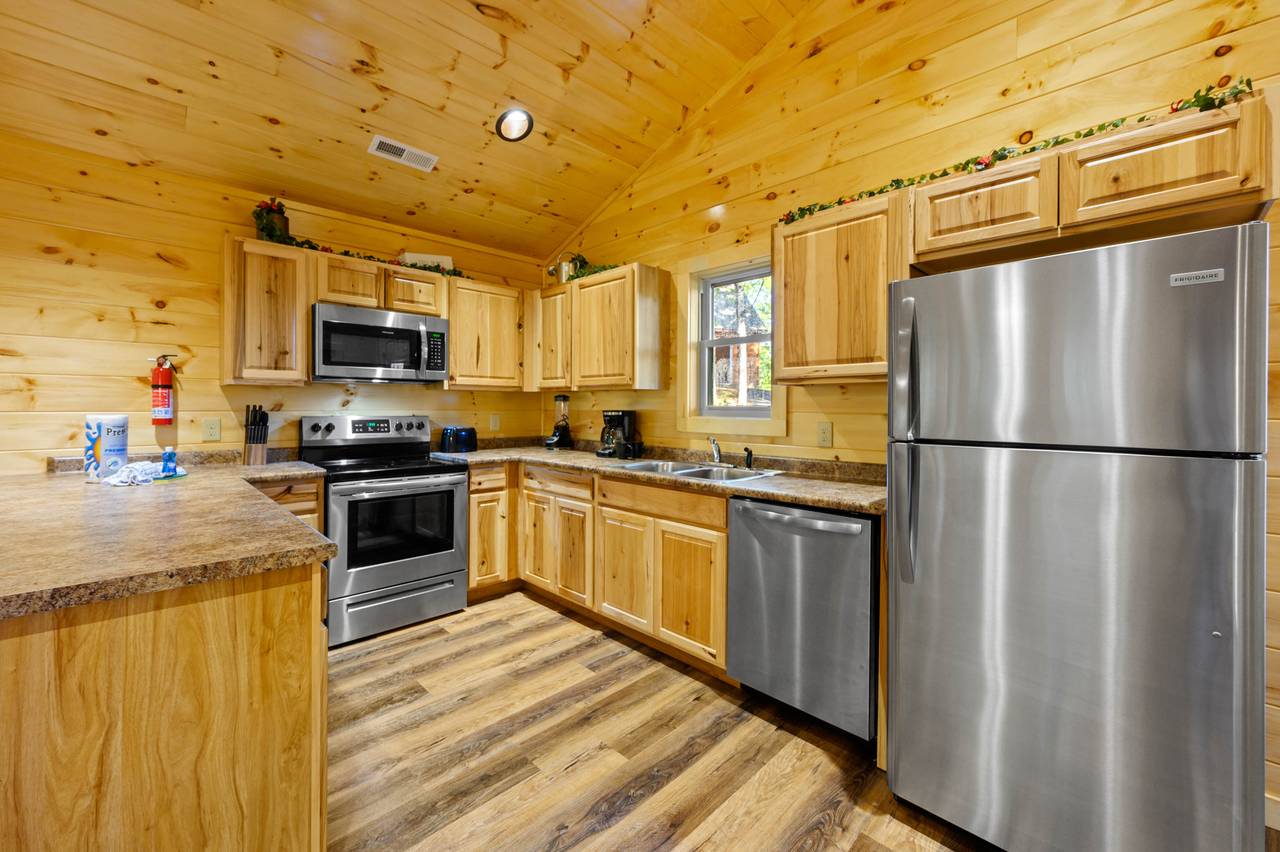Fully equipped kitchen: Cook/Bake/Dinner/Silver-ware Fully equipped kitchen: Cook/Bake/Dinner/Silver-ware