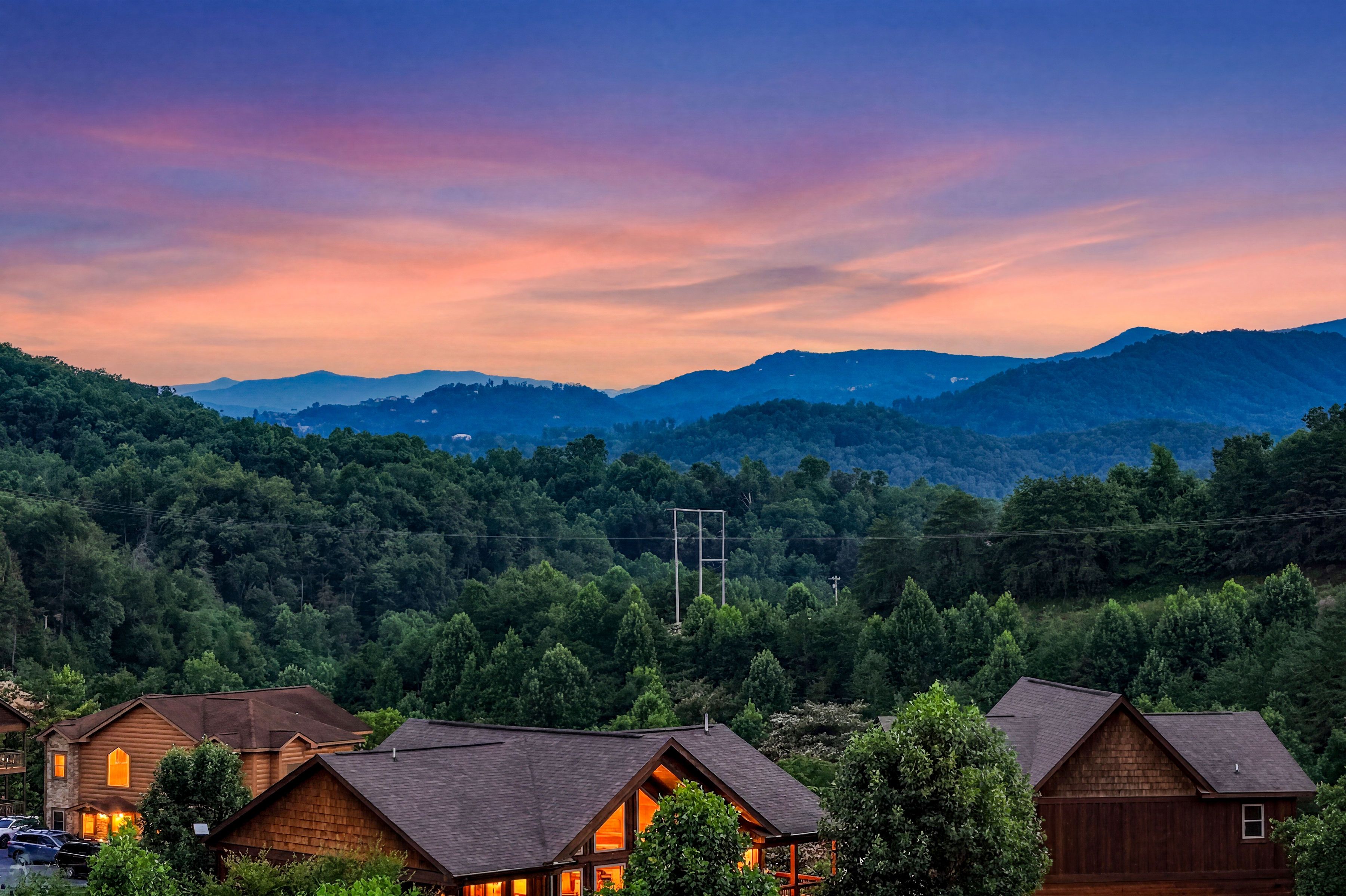 Smoky Mountain views surround Beary Relaxed.