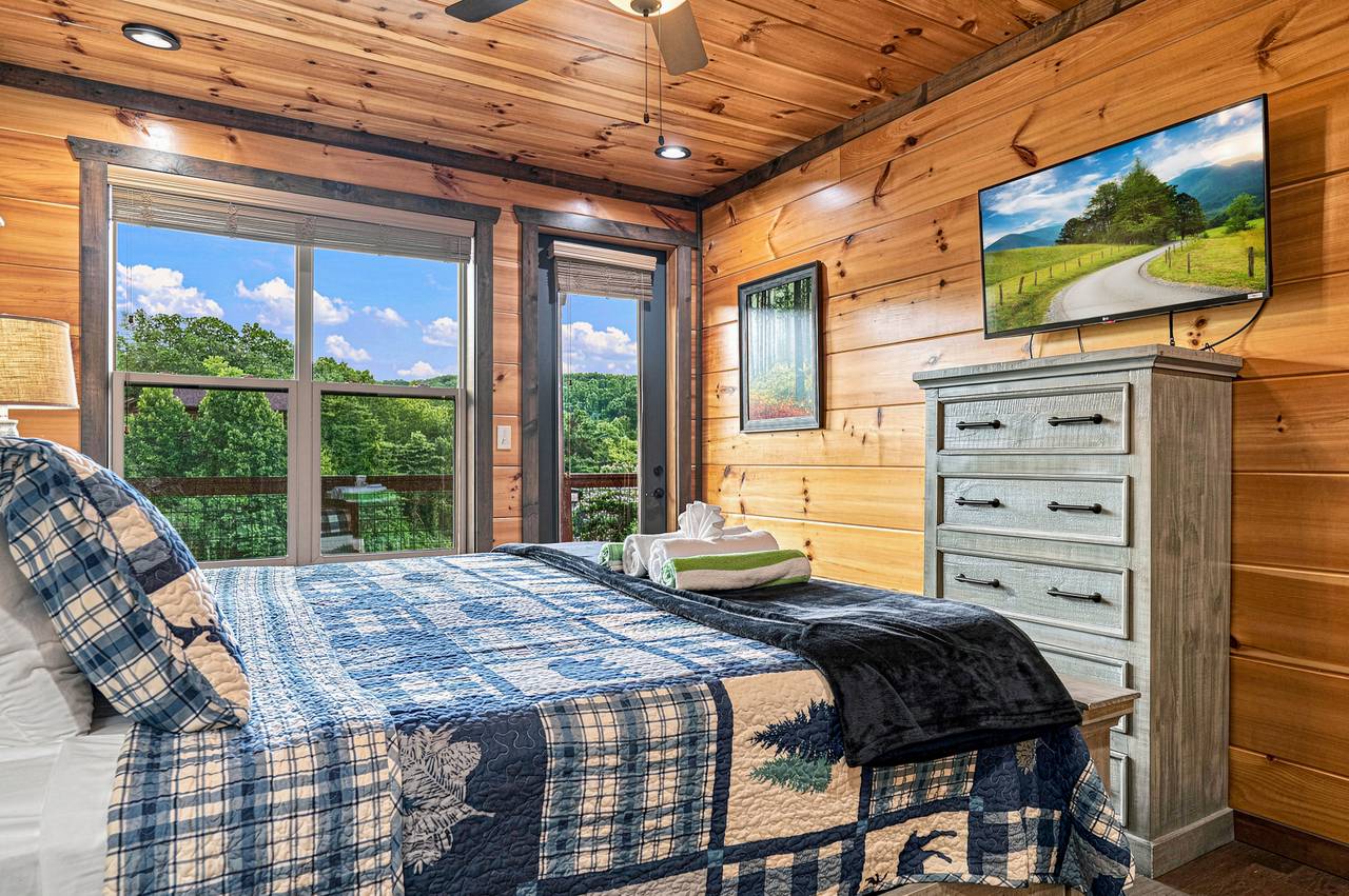 Comfortable king bedroom located on the entry level. Comfortable king bedroom located on the entry level.