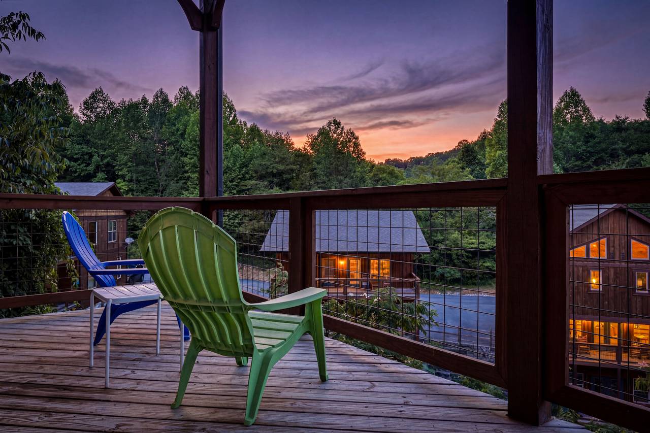 Take in the natural scenery from the cabin’s private decks. Take in the natural scenery from the cabin’s private decks.