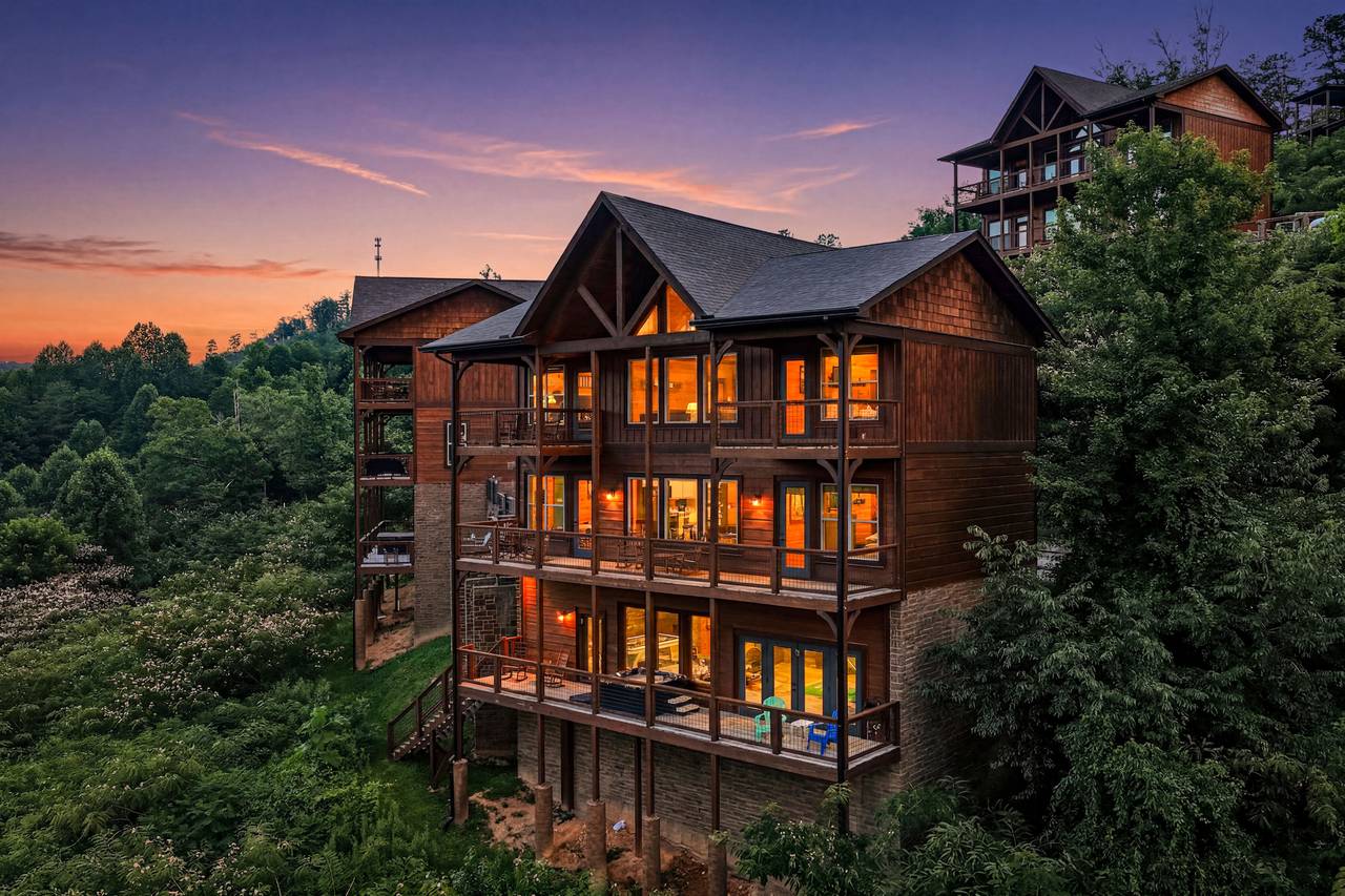 Welcome to Beary Relaxed by Bear Tracts Vacation Cabins. Welcome to Beary Relaxed by Bear Tracts Vacation Cabins.