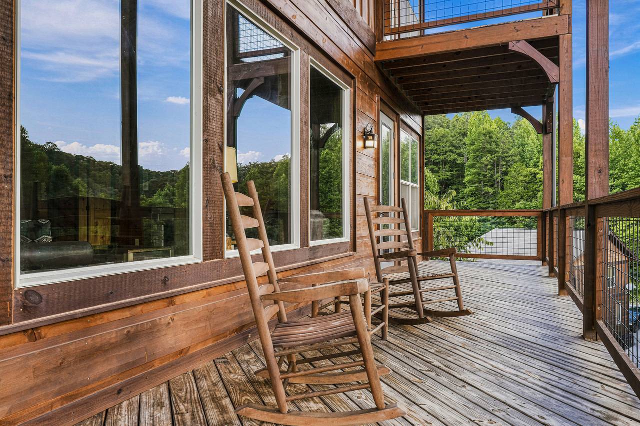 Unwind in the rocking chairs on the cabin’s private decks. Unwind in the rocking chairs on the cabin’s private decks.