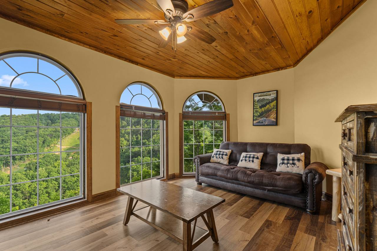 Second living area w/ scenic views and smart TV Second living area w/ scenic views and smart TV