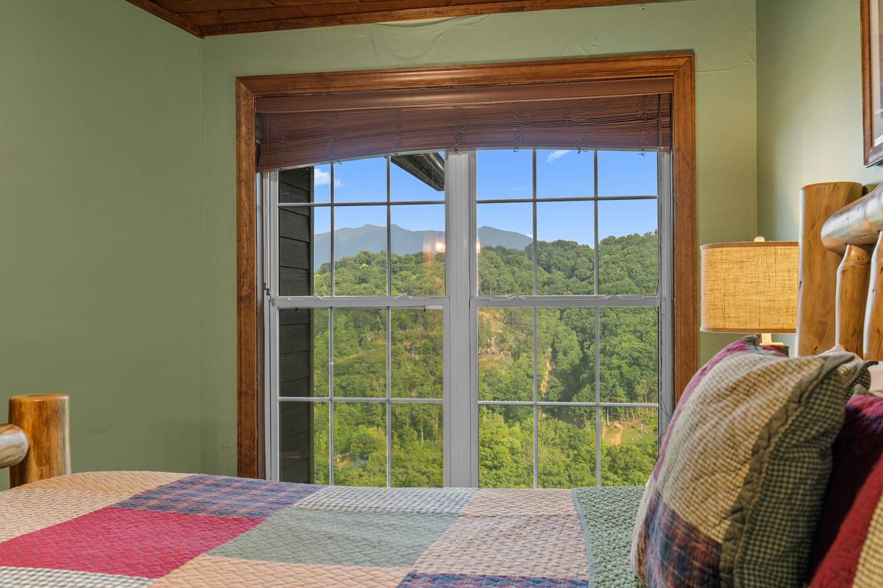 Top floor king bedroom w/views, smart TV, & ensuite bath Top floor king bedroom w/views, smart TV, & ensuite bath