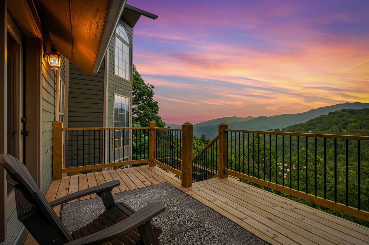 Two-tier deck w/ new furniture & stunning mountain views Two-tier deck w/ new furniture & stunning mountain views