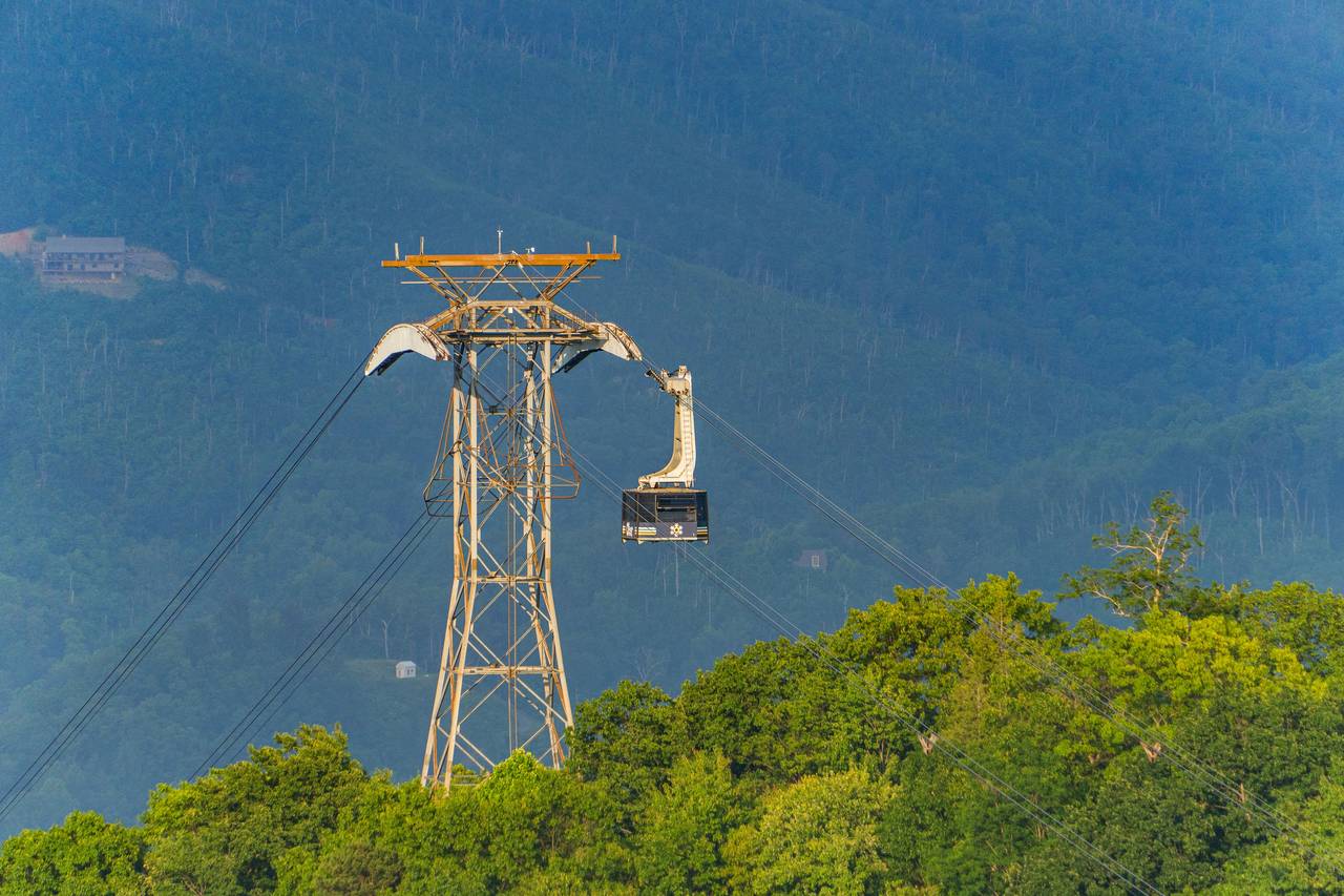 Views of Ober Mountain and Tramway Views of Ober Mountain and Tramway