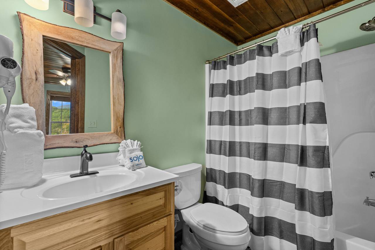 Full bath w/ tub-shower combo in each bedroom Full bath w/ tub-shower combo in each bedroom