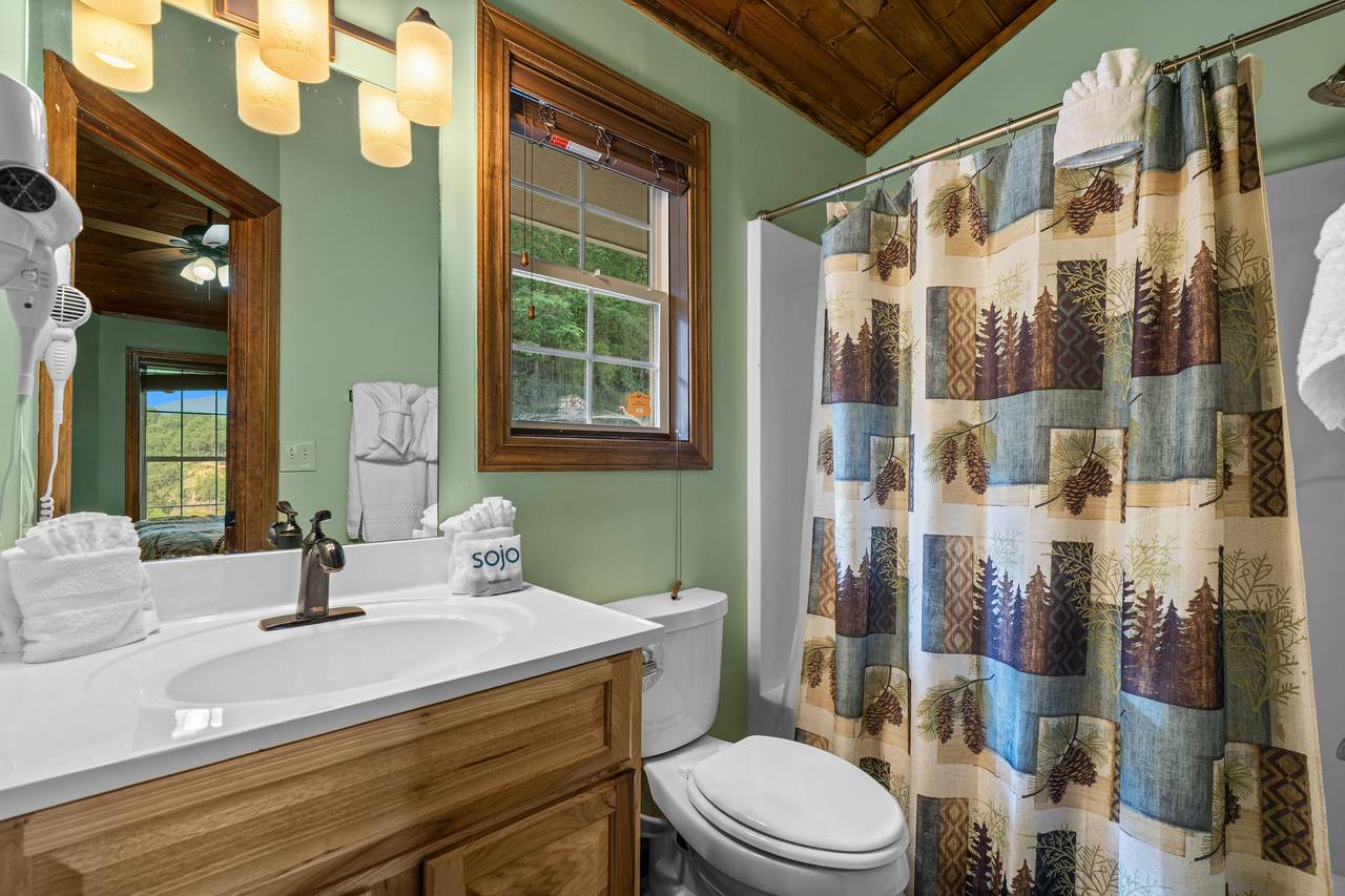 Full bath w/ tub-shower combo in each bedroom Full bath w/ tub-shower combo in each bedroom