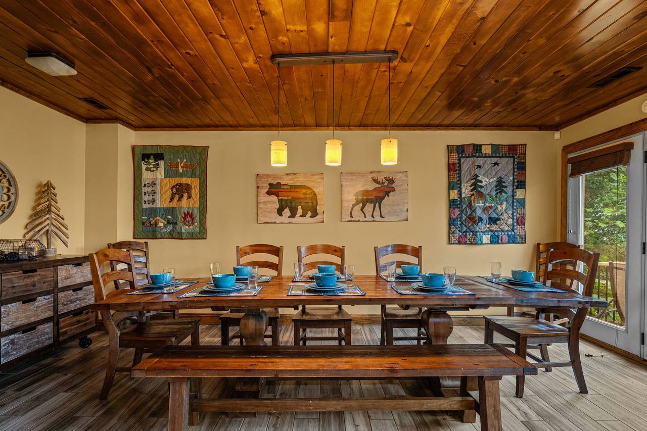 Indoor dining space for casual mountain meals Indoor dining space for casual mountain meals