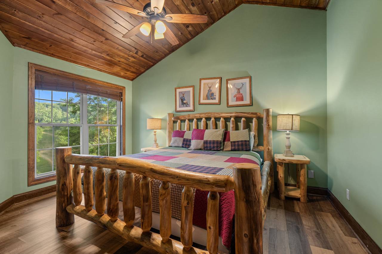 Top floor king bedroom w/views, smart TV, & ensuite bath Top floor king bedroom w/views, smart TV, & ensuite bath