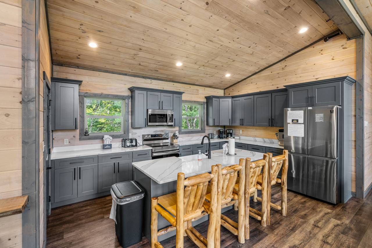 Modern Kitchen with Granite & Stainless Appliances Modern Kitchen with Granite & Stainless Appliances