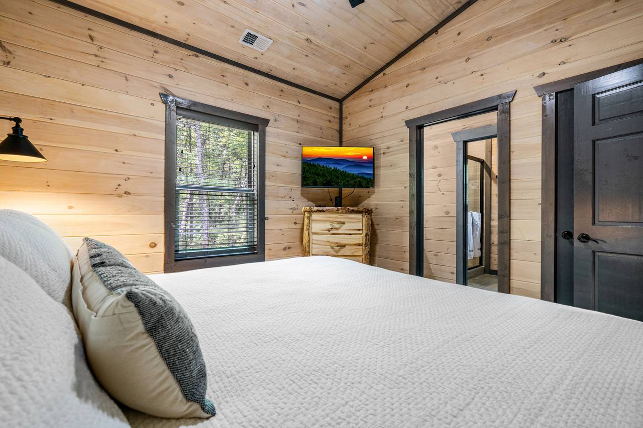 King Bedroom with HDTV & Shared Bath Access King Bedroom with HDTV & Shared Bath Access